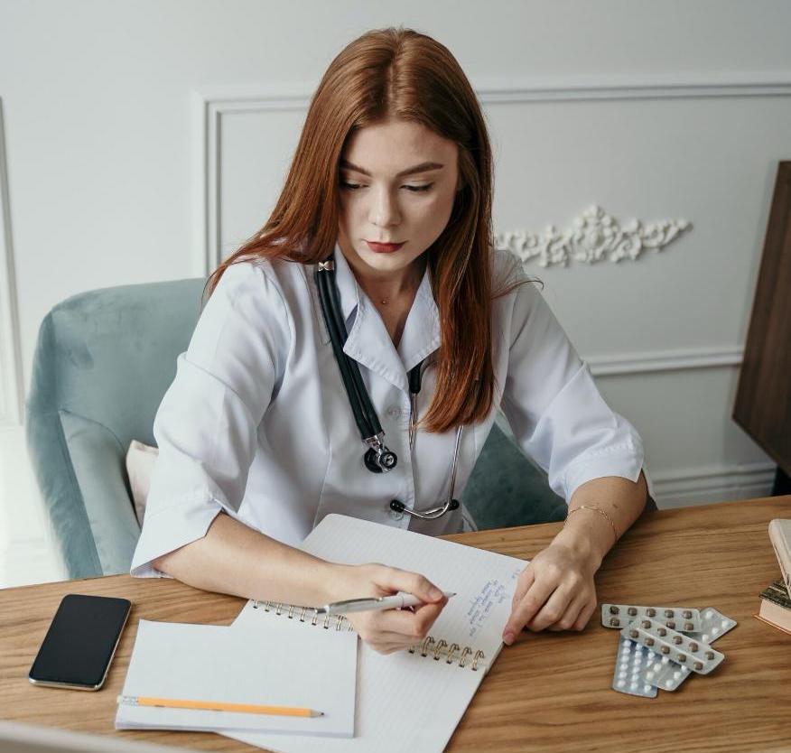 nurse writing care plan